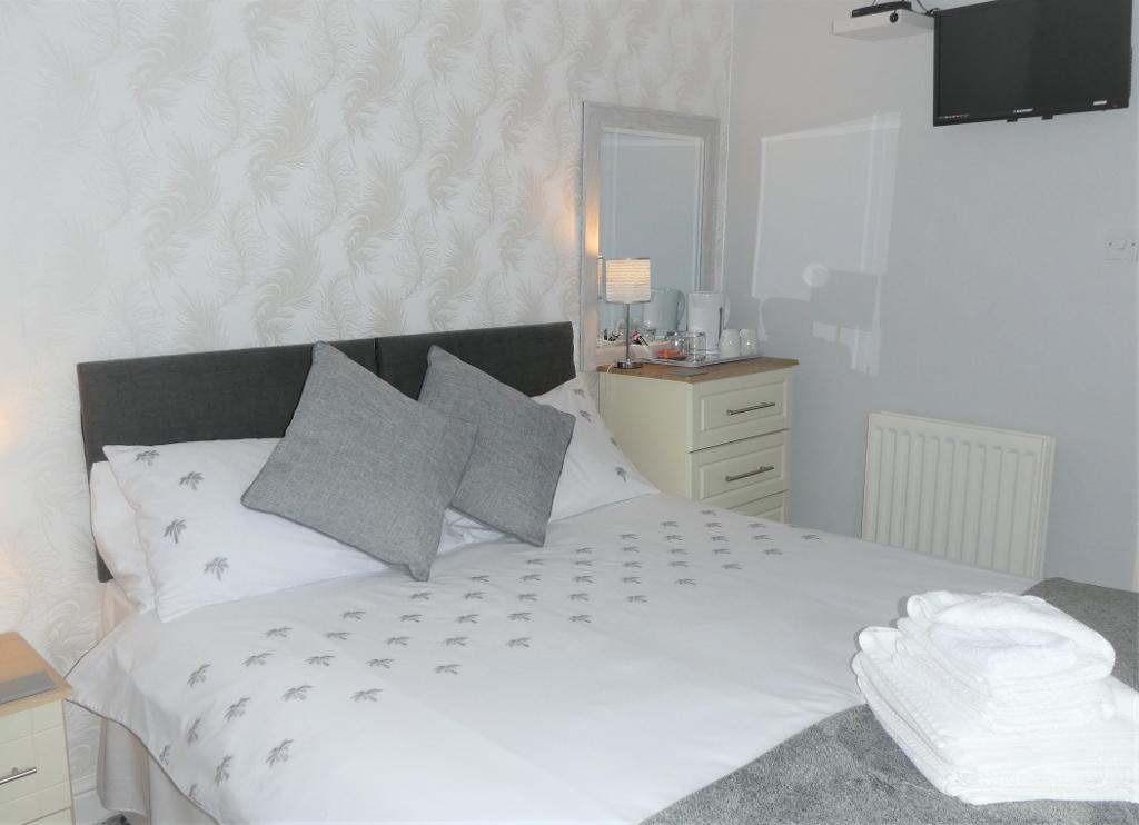 7 Bedroom Semi-Detached for Sale in Trefriw, LL27 0JJ