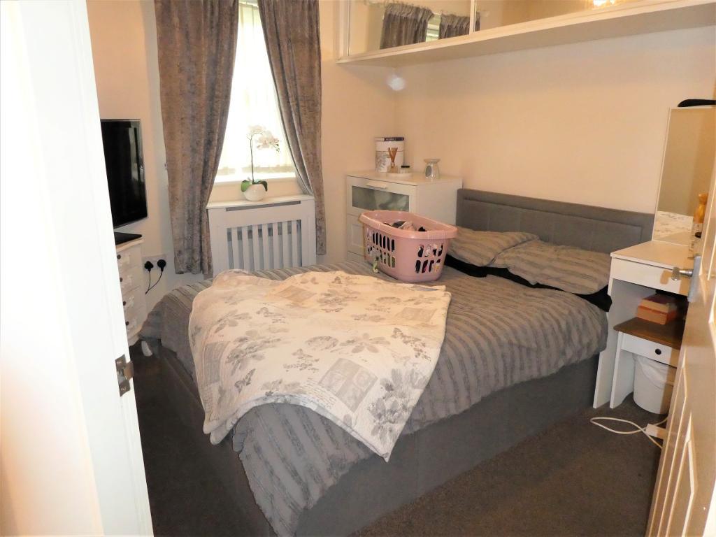 2 Bedroom Flat for Sale in Rhos on Sea, LL28 4EW