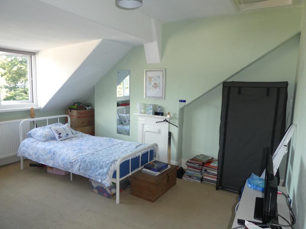 3 Bedroom Maisonette for Sale in Old Colwyn, LL29 9PL