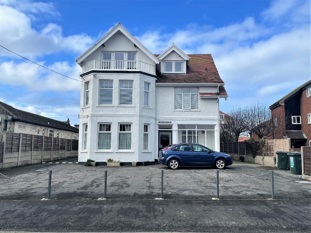 2 Bed Flat Property for Sale in Rhos on Sea, LL28 4NS