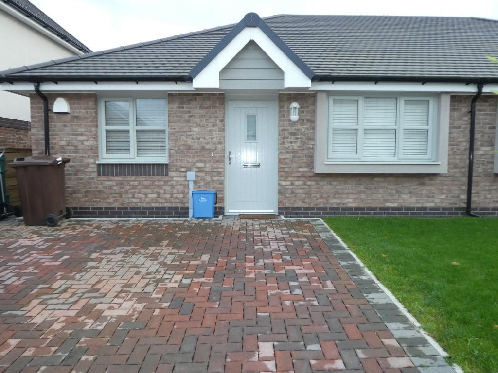 2 Bed Bungalow Property to Rent in Deganwy, LL31 9FP